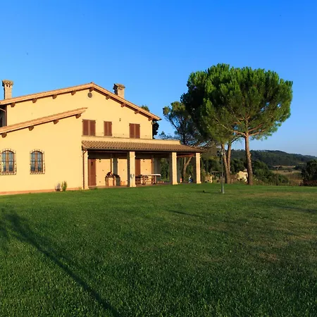 Beautiful With Swimming Pool Читта-ди-Кастелло